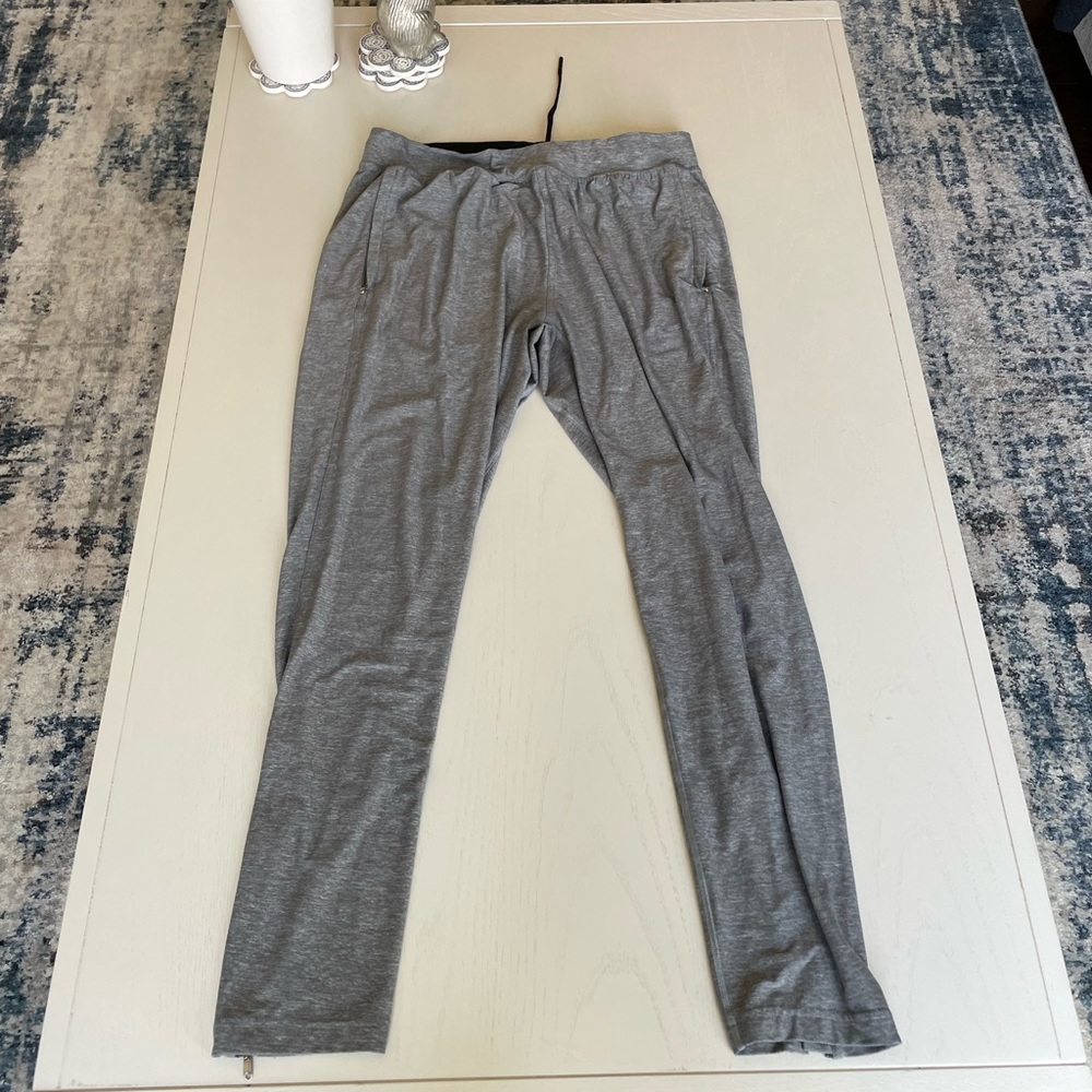 Lululemon Joggers Grey size LARGE 30” length